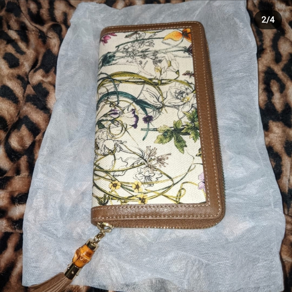 GUCCI floral print zip-around wallet w/bamboo accent - Picture 6 of 11